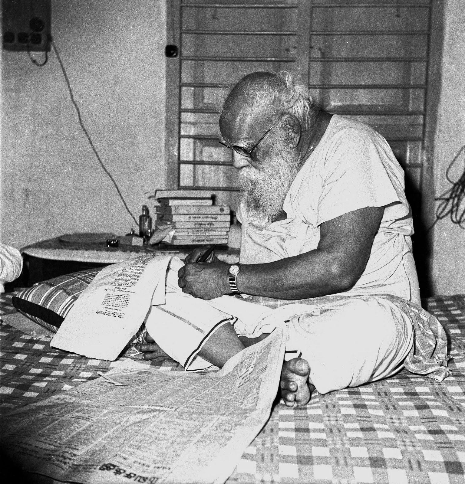 Periyar: A method of recognition Birthday Special Article by Boobalan Subramaniam. Book Day is Branch of Bharathi Puthakalayam.